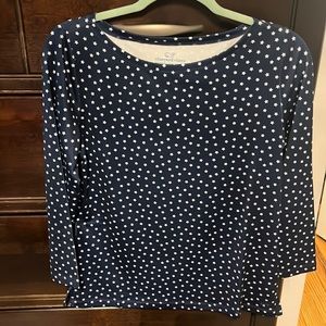 Vineyard vines Star top. Silky material. Lays nicely. Navy blue and white.